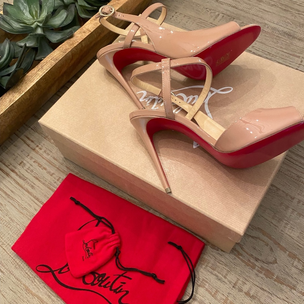 NWT Christian Louboutin Jenlove Leather Peep Toe Pumps (size 37.5 (7.5 USA)